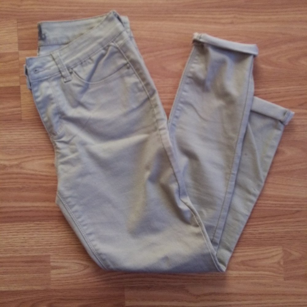 Cropped Pale Green Pants